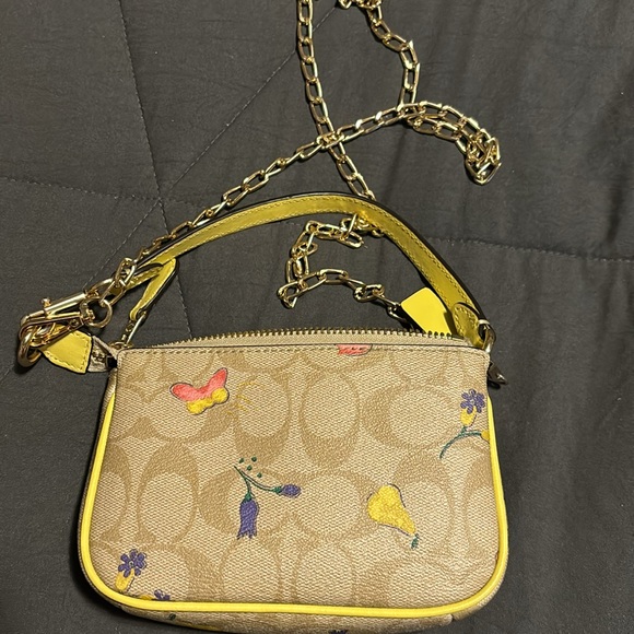 Coach mini handbag with gold chain - Picture 3 of 3